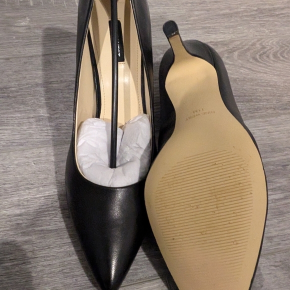 Nine West Pump - Picture 7 of 9